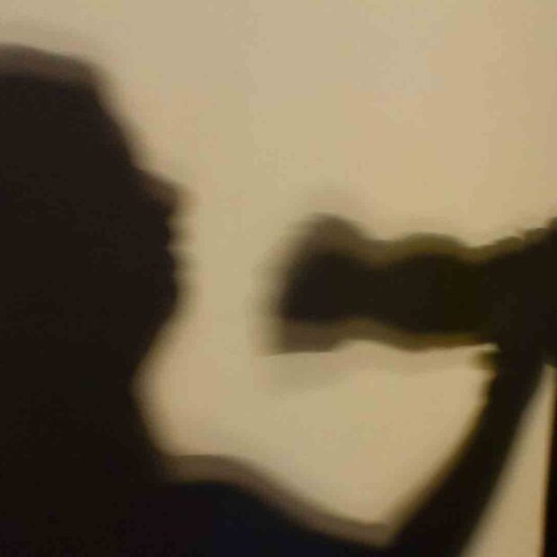 Sistema alerta vítimas sobre aproximação de agressores em tempo real