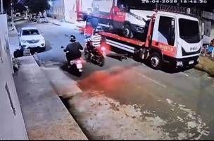 Ação foi registrada por câmeras de segurança (Foto: Reprodução)