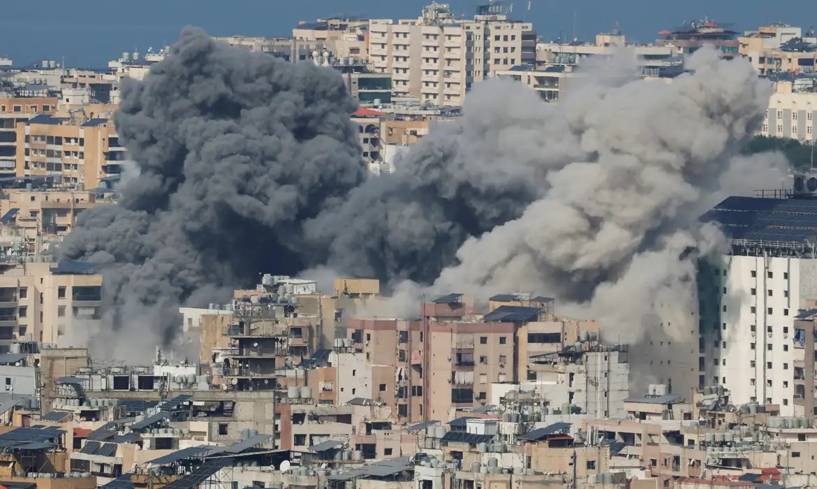 Bombardeios no Líbano elevam risco de nova escalada no Oriente Médio