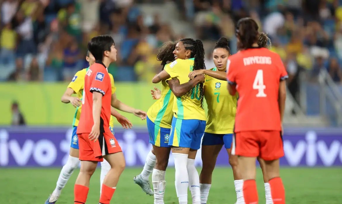 Brasil comemora gols sobre a Coreia do Sul