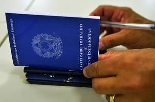 Carteira de trabalho (Foto: Marcello Casal JrAgência Brasil)