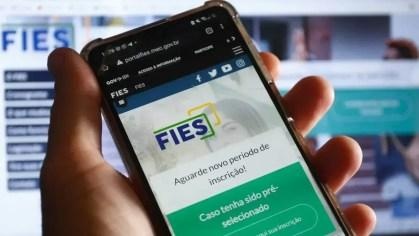 Criado em 2001, o Fies concede financiamento a estudantes de cursos de graduação em instituições de educação superior privadas
