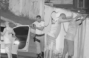 Dupla suspeita de pichar cemitério foi alvo de operação na manhã desta sexta-feira (17) (Foto: Divulgação/SSP-Pi)