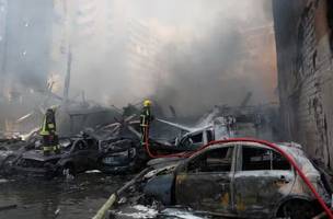 Explosões e bombardeios intensificam tensão após anúncio de trégua (Foto: REUTERS/Mohamed Azakir)