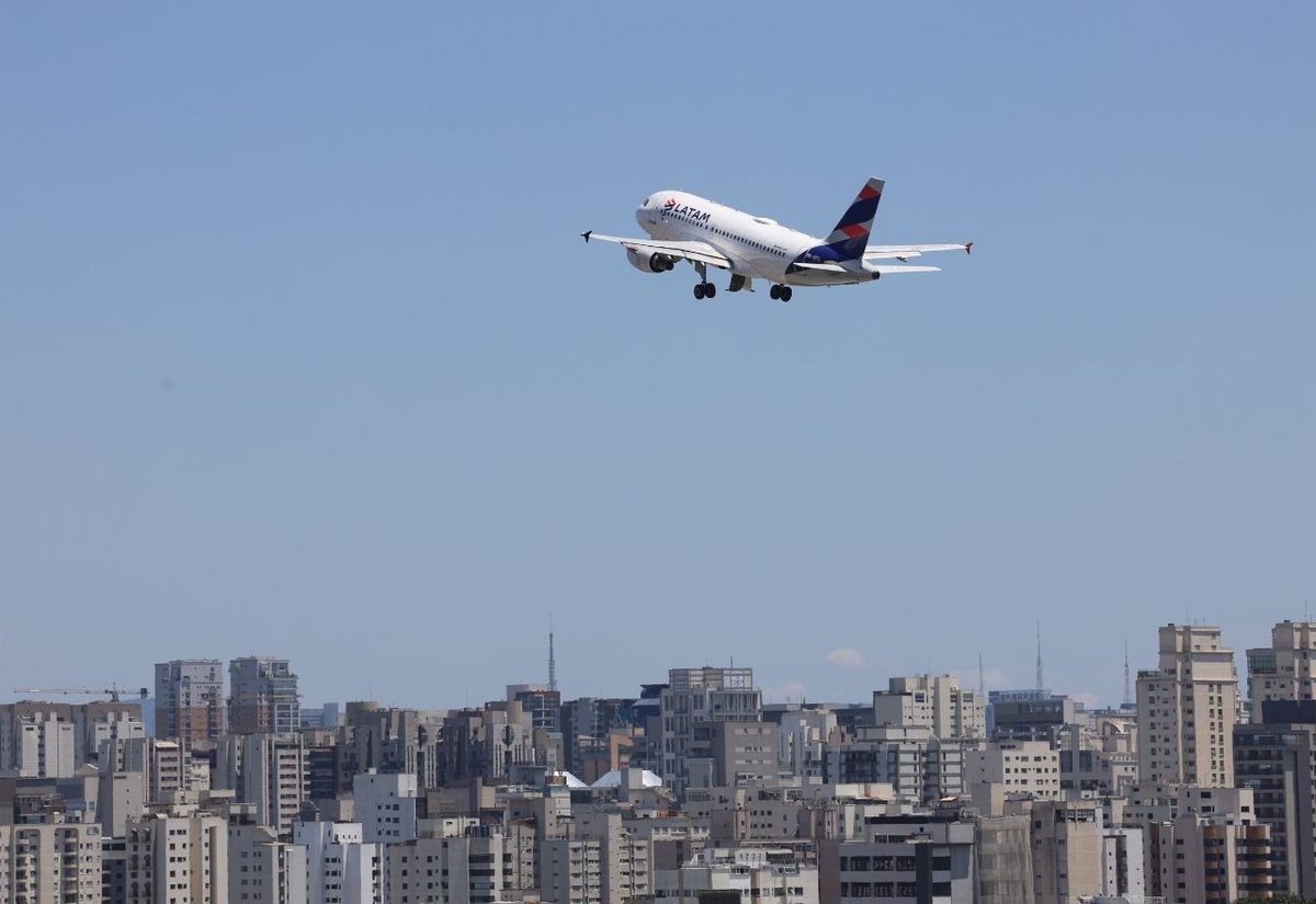Governo aposta em medidas indiretas para conter alta das passagens