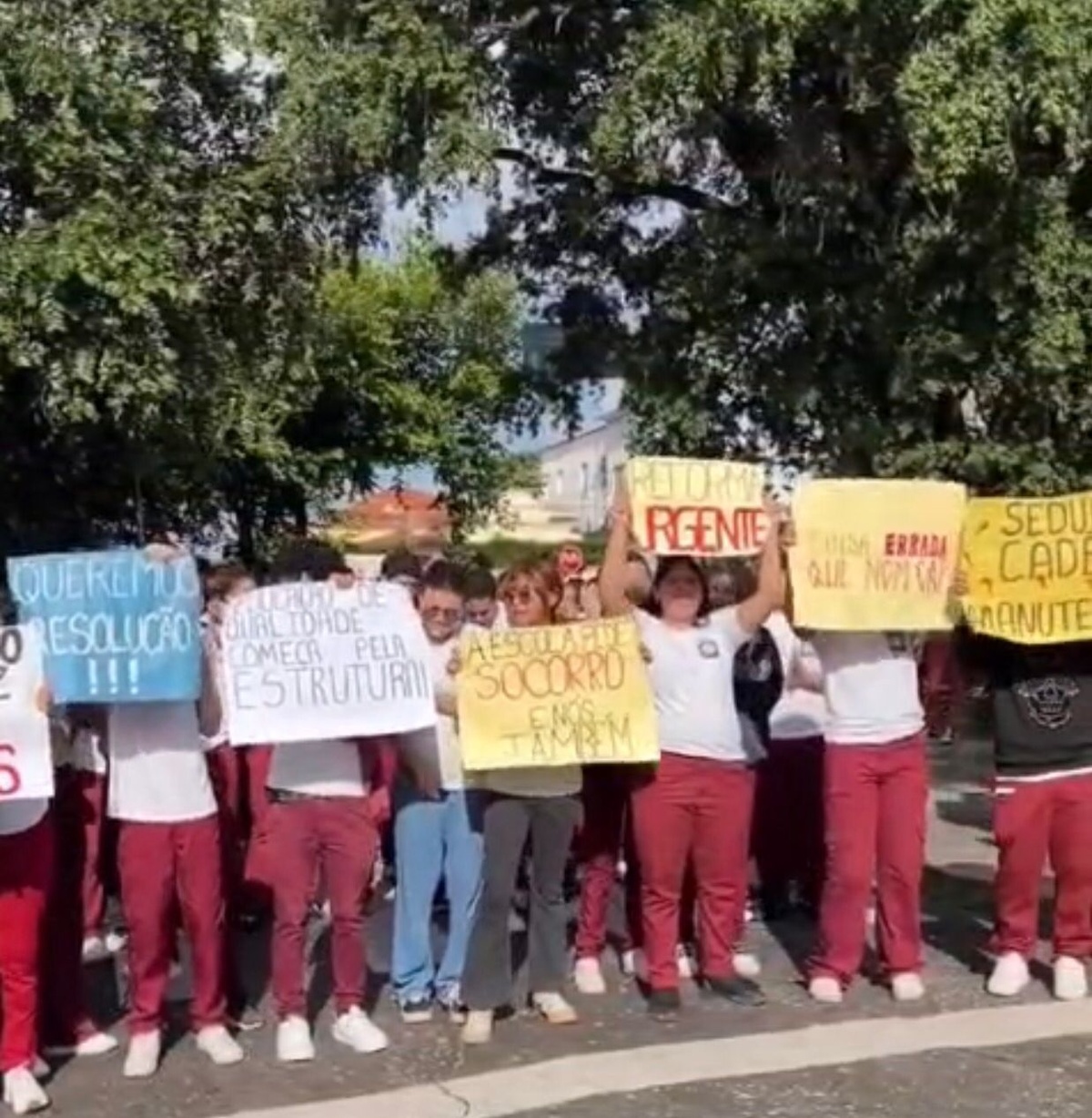 Herança da gestão do juiz Bandeira. Alunos do Liceu Piauiense denunciando a falta de gestão