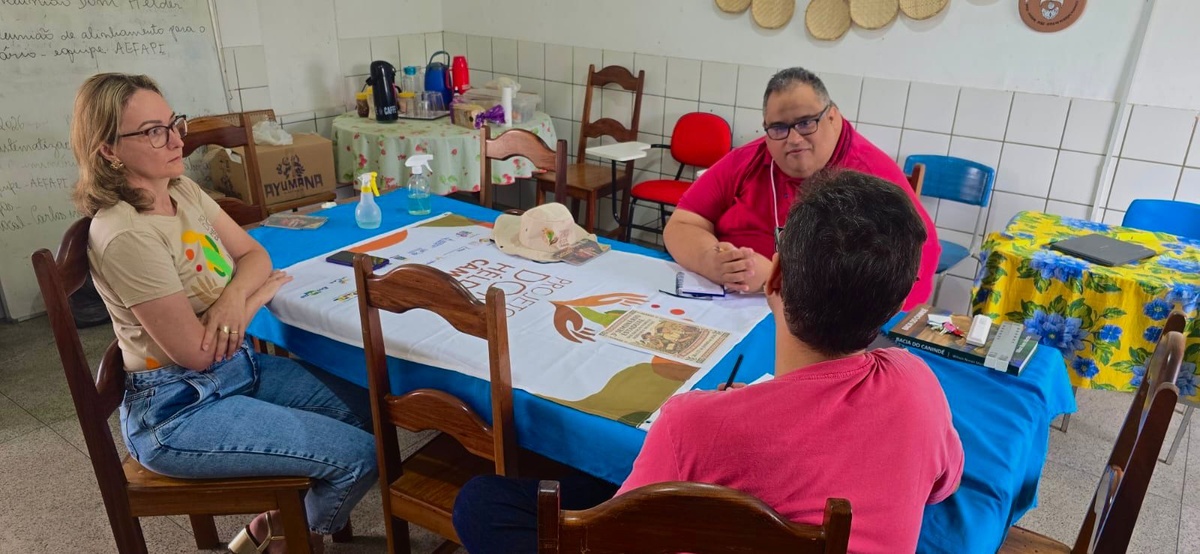 Integrantes do PDHC se reúnem na Casa dos Movimentos Sociais para planejar cerimônia com a AEFAPI.