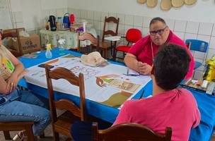 Integrantes do PDHC se reúnem na Casa dos Movimentos Sociais para planejar cerimônia com a AEFAPI. (Foto: Reprodução)