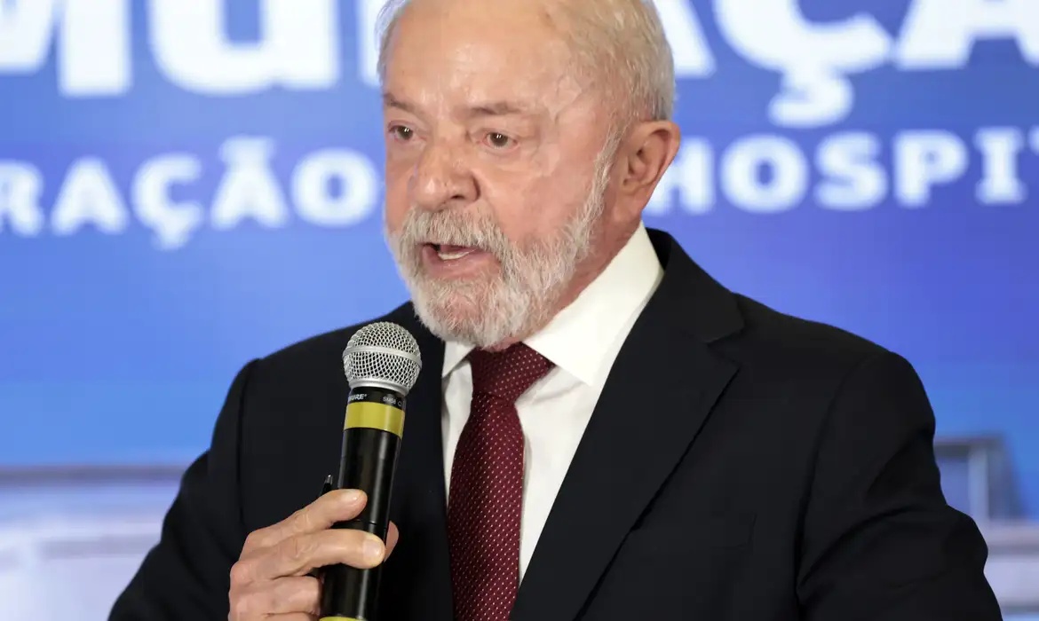 Lula defende Papa Leão