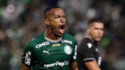 Marlon Freitas comemora gols sobre o Grêmio
