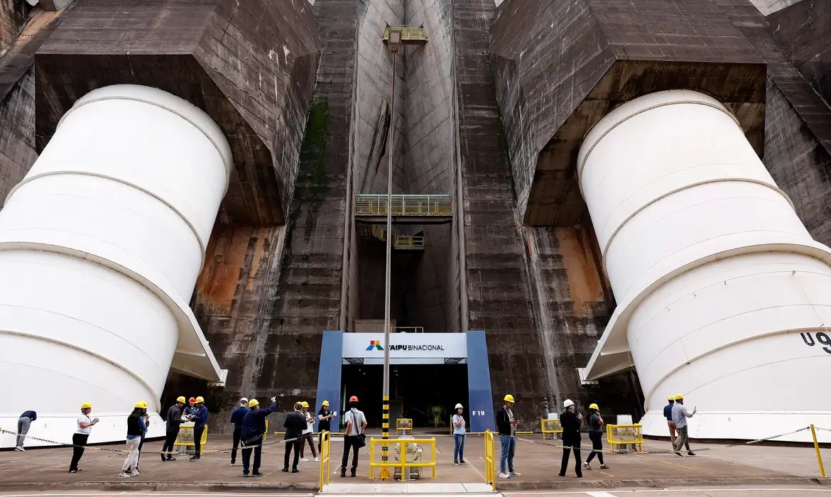 Negociações entre Brasil e Paraguai podem reduzir tarifa de energia de Itaipu a partir de 2027