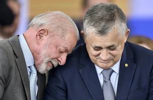 Presidente Lula e José Guimarães (Foto: AFP)