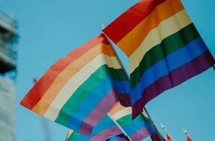Bandeira lgbt (Foto: Daniel James/ Unsplash)