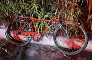 Bicicleta da vítima após o acidente (Foto: Divulgação)
