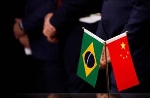 Brasil amplia presença no radar de investimentos chineses em 2025 (Foto: REUTERS/Tingshu Wang/Pool)