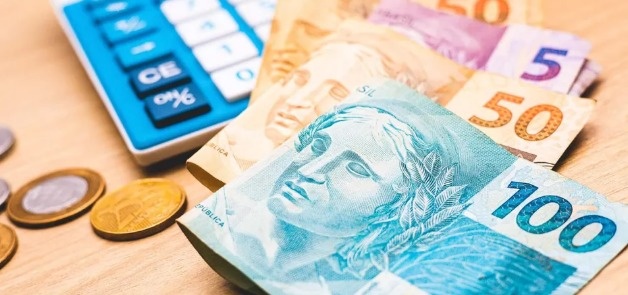 Despesas federais devem crescer acima do limite da regra fiscal em 2026