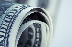 Dólar: moeda norte-americana fechou em alta de 0,55%, cotada a R$ 5,028 (Designed by/Freepik) (Foto: Divulgação)