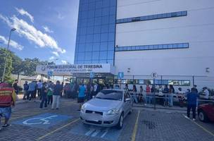 Eleitores enfrentam longas filas em Teresina (Foto: Eduarda Barradas (G1/PI))