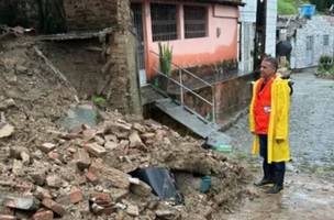 Equipes da Defesa Civil prestaram atendimento às ocorrências causadas pelas fortes chuvas (Foto: Divulgação/Prefeitura de Timbaúba)