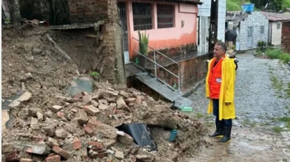 Equipes da Defesa Civil prestaram atendimento às ocorrências causadas pelas fortes chuvas