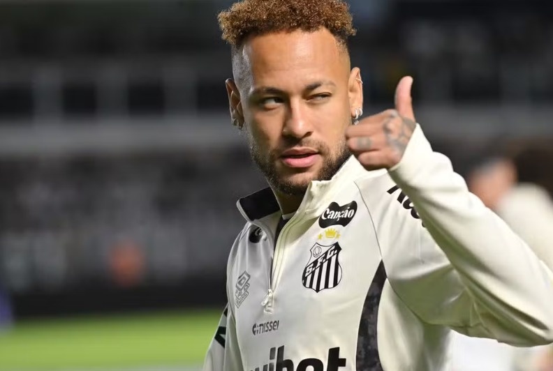 Estêvão deve perder Copa por lesão; Neymar segue entre nomes avaliados.