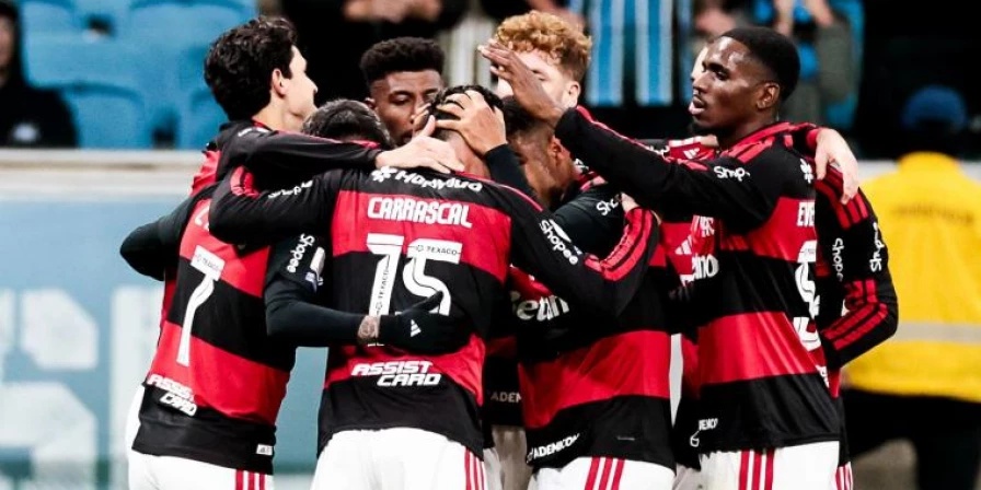 Flamengo comemora vitória sobre o Grêmio na 15ª rodada do Brasileirão