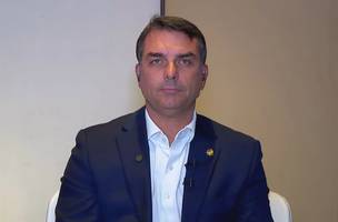 Flávio Bolsonaro confirmou encontro com Daniel Vorcaro após prisão do ex-banqueiro. (Foto: CNN)