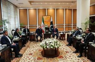 Irã tenta retomar negociações enquanto guerra amplia tensão no Oriente Médio. (Foto: Iranian Foreign Ministry via Getty Images)