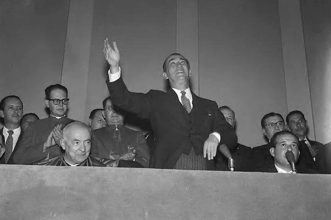 Juscelino Kubistchek governou o Brasil entre 1956 e 1961.