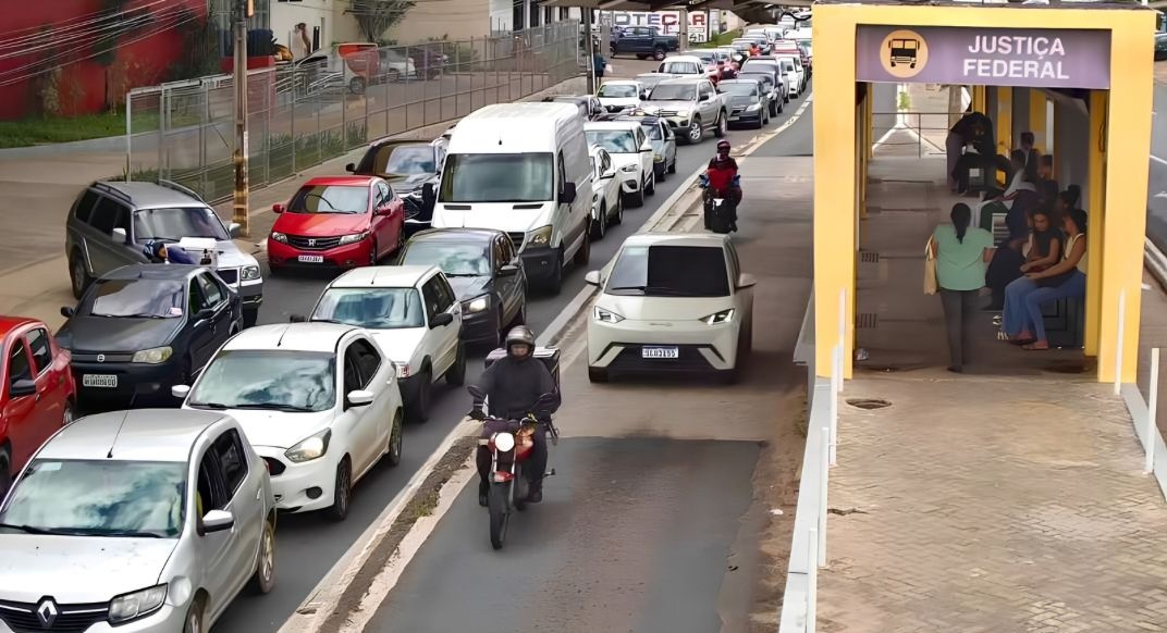 Motoristas de aplicativo precisam atualizar cadastro para usar corredores exclusivos
