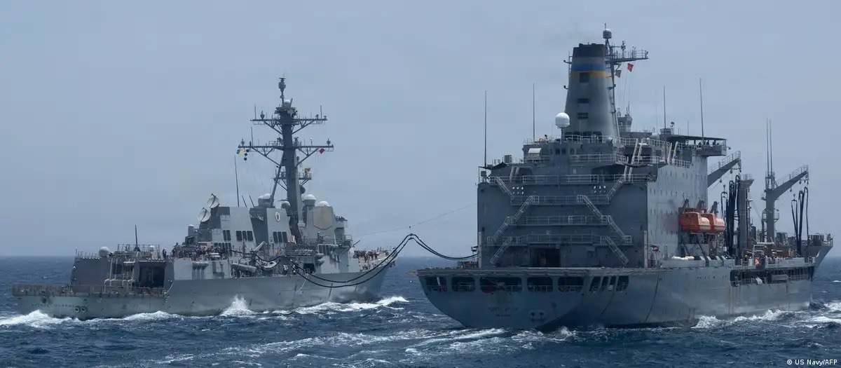 Navios no Estreito de Ormuz