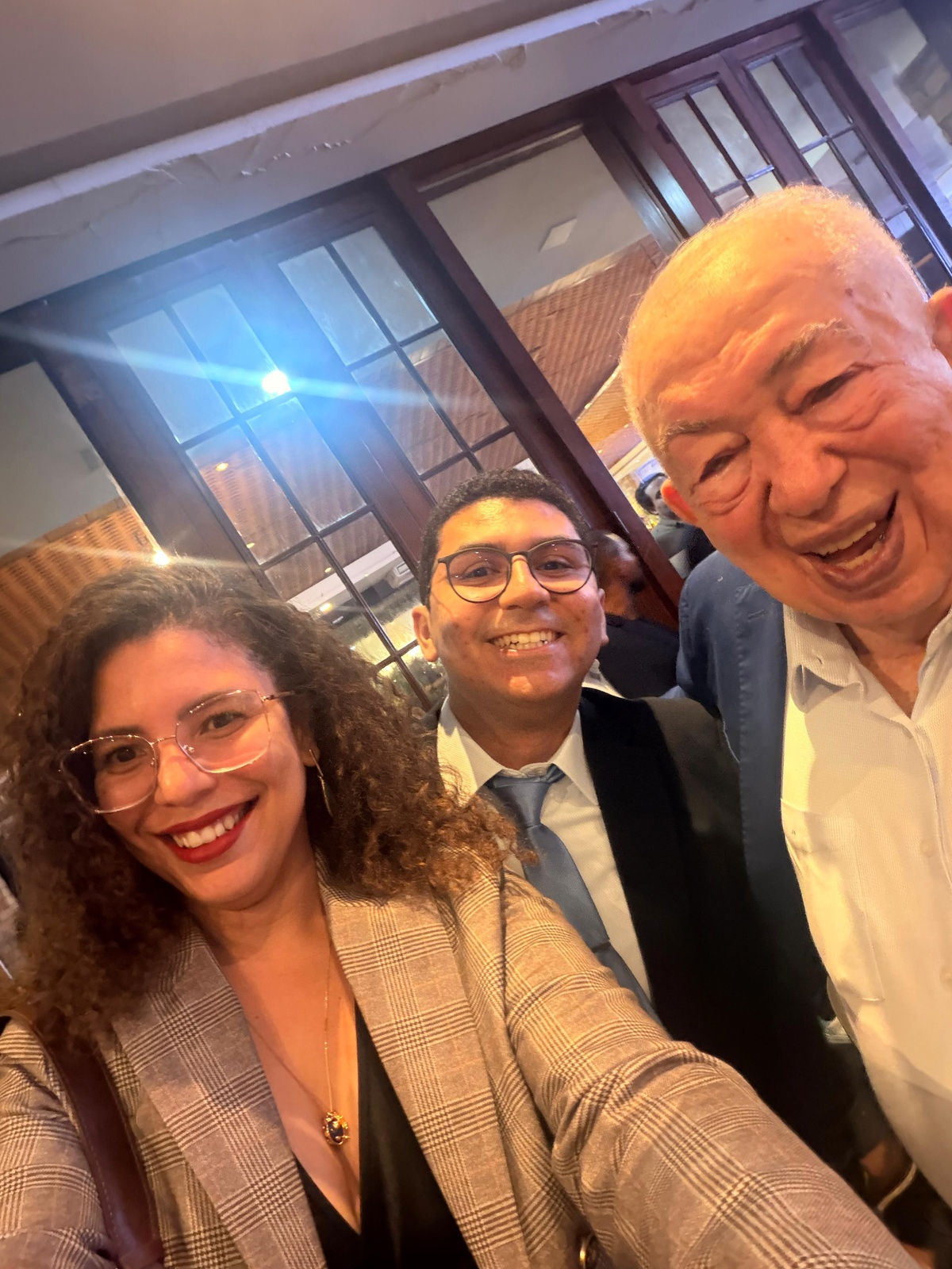 O ex-deputado Paes Landim com os jornalistas Honorina Melo e José Ribas na marcha dos prefeitos, em Brasilia.