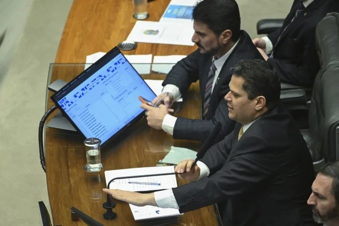 Parlamentares derrubam veto e aprovam mudança na execução penal