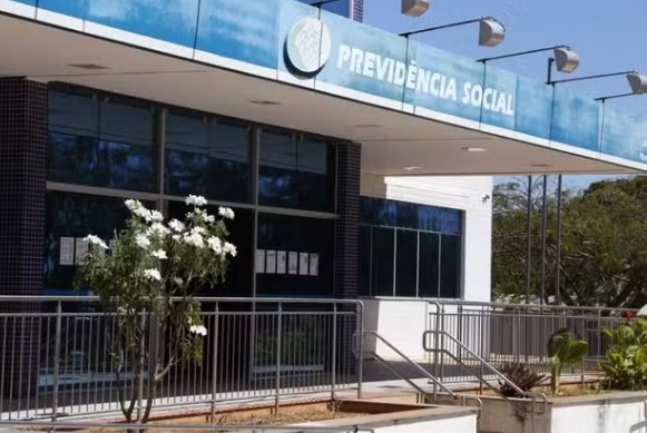 PF apreendeu dinheiro escondido durante investigação sobre fraudes no INSS.