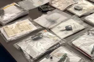 Polícia apreendeu documentos em operação contra esquema de veículos em Teresina (Foto: SSP-PI)