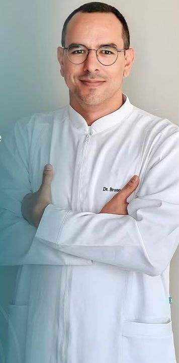 Professor da Estácio, farmacêutico e doutor em Ciências da Saúde, Bruno Araujo