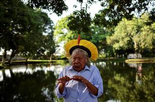 Raoni segue internado em UTI sob monitoramento médico em Mato Grosso. (Foto: REUTERS/Adriano Machado)