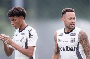 Robinho Junior em campo com Neymar Jr (Foto: Raul Barreto/Santos FC)
