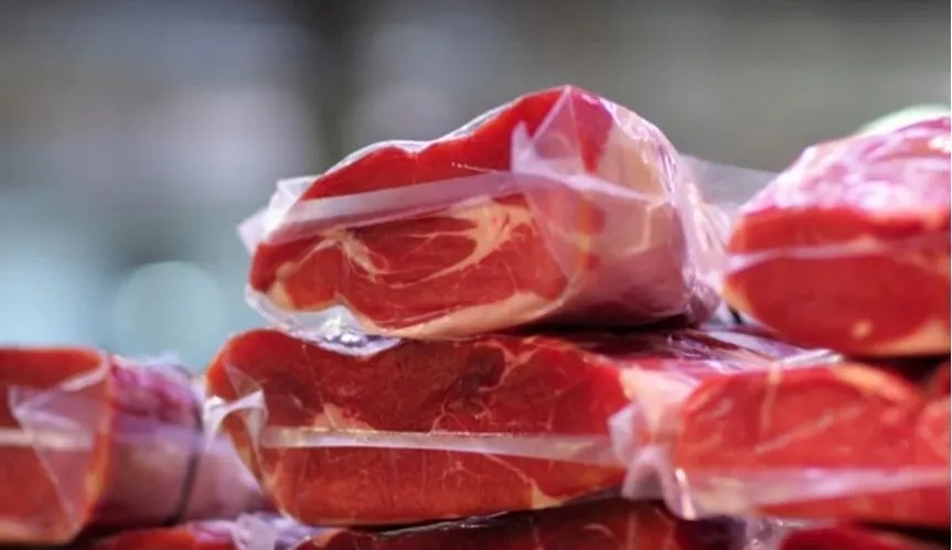 União Europeia ameaça suspender compras bilionárias de carnes brasileiras.