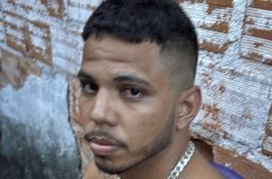 Airton dos Santos foi morto enquanto consumia bebidas alcoólicas com amigos na praça (Foto: Reprodução)