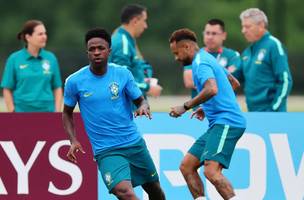 Ancelotti mantém mistério sobre a escalação às vésperas do duelo contra a Escócia. (Foto: Reprodução)