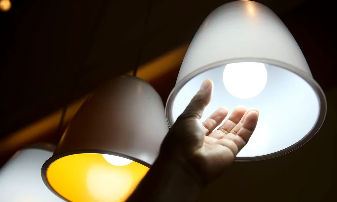 Aneel prevê reajuste médio de 8,6% nas contas de energia elétrica em 2026.