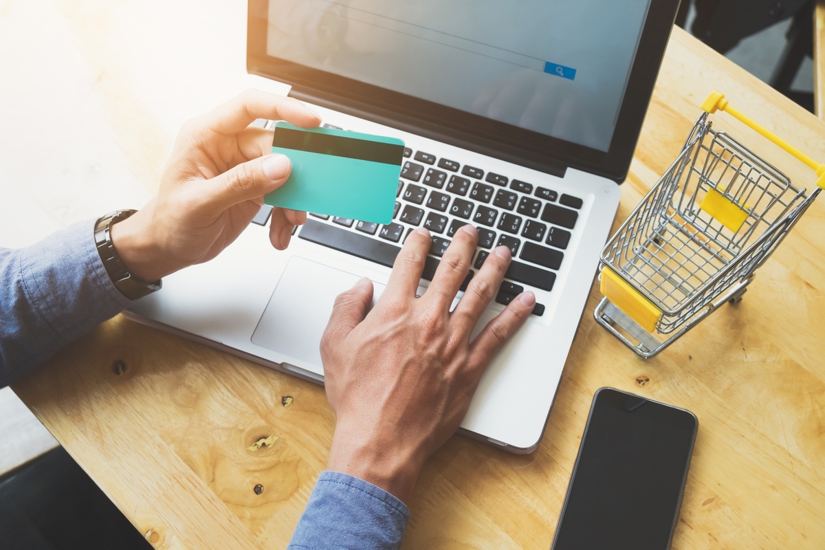 Conceito de compra e venda on-line de negócios.