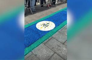 Corpus Christi é celebrado com a confecção de tapetes por todo o Brasil (Foto: CNN)