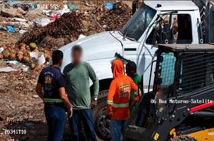 Empresa doi flagrada descartando lixo em local irregular no bairro Satélite (Foto: Reprodução)