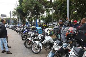 Entregadores por aplicativo deverão ser contemplados por nova linha de financiamento para motocicletas. (Foto: Rovena Rosa/Agência Brasil)