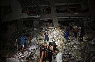 Equipes atuam em área atingida após terremotos que deixaram destruição na Venezuela. (Foto: FEDERICO PARRA / AFP)