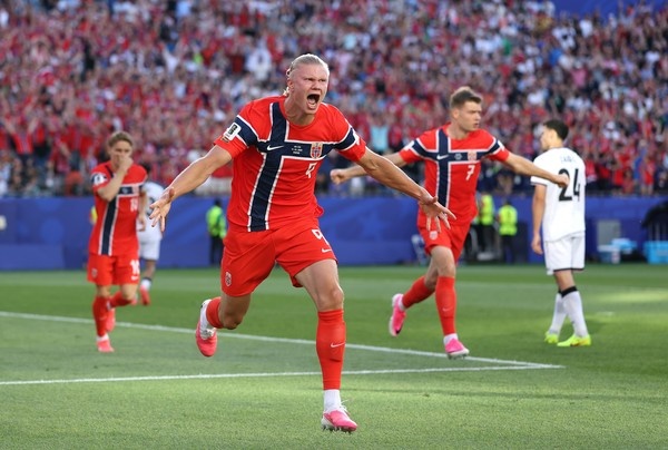 Erling Haaland na estreia da Noruega contra o Iraque na Copa do Mundo