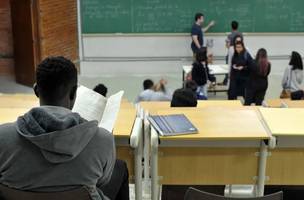 Faculdades privadas têm prazo até segunda-feira para confirmar participação no Fies do segundo semestre. (Foto: Arquivo Agência Brasil)