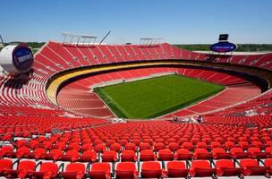 Fifa flexibiliza regra e libera entrada de água diante das preocupações com o calor na Copa. (Foto: AP/Charlie Riedel)